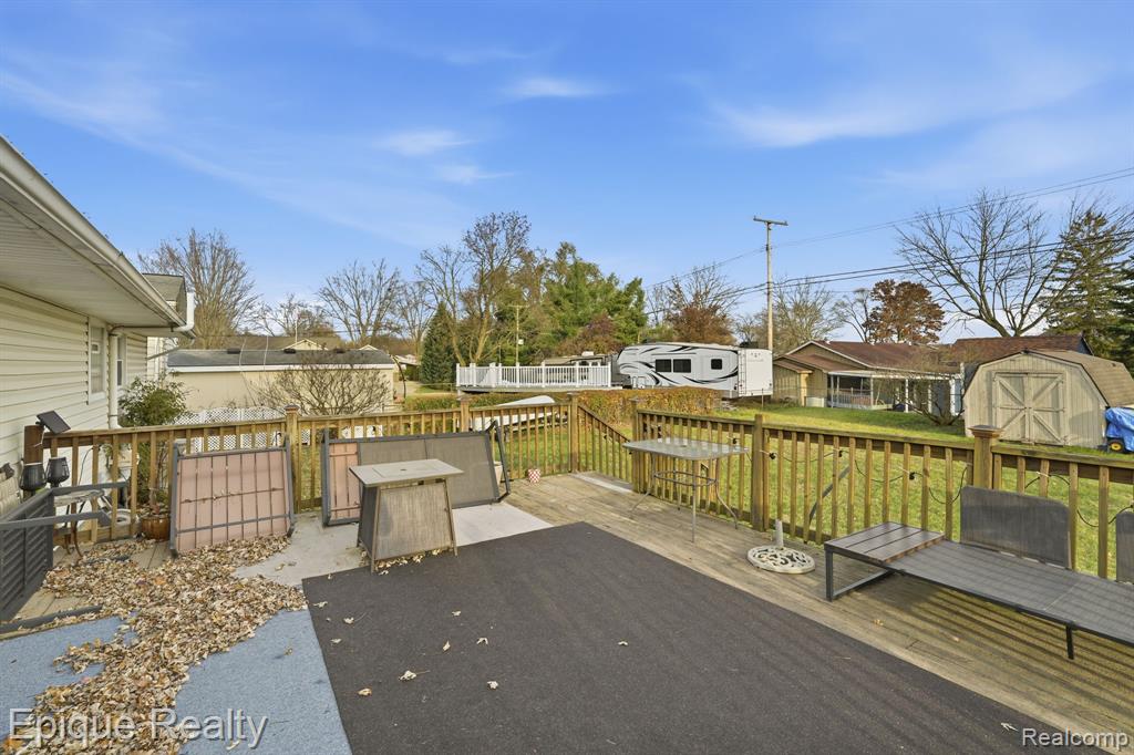 811 Los Arboles Drive, Walled Lake, MI 48390 — Photo 27