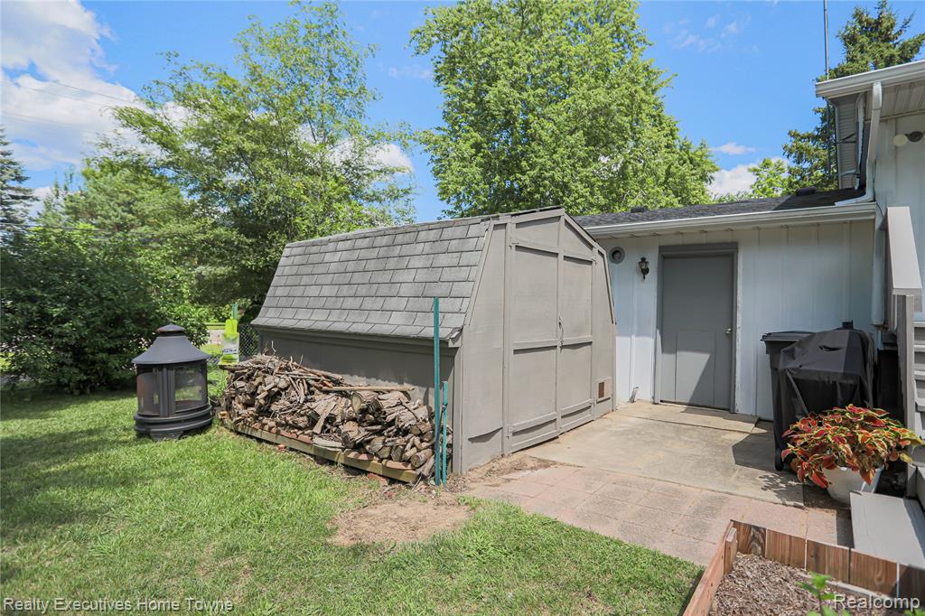 2687 Los Angeles Drive, Wolverine Lake, MI 48390 — Photo 56