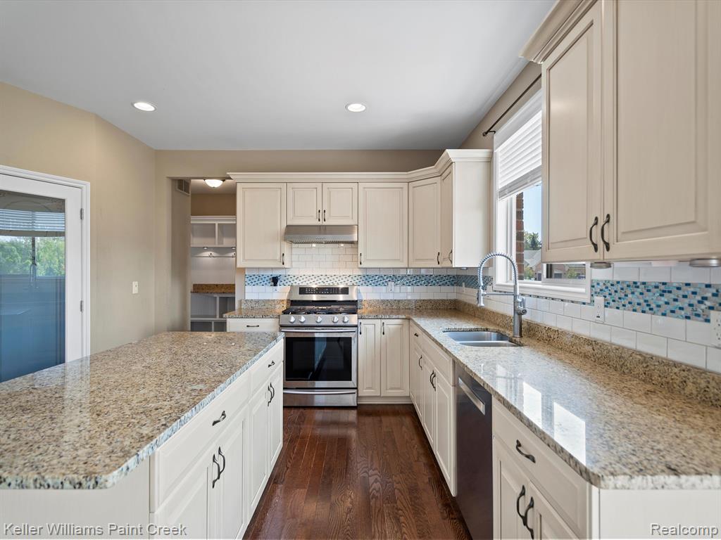 46267 Terrace Drive, Shelby Twp, MI 48317 — Photo 13