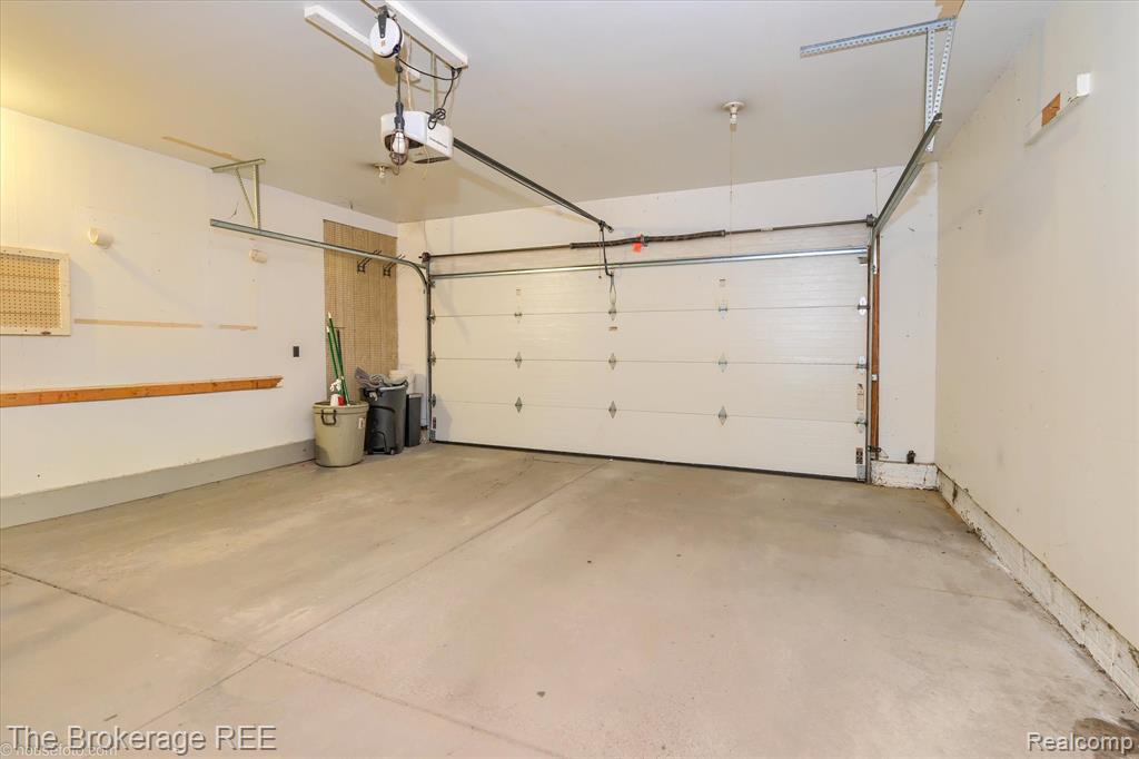 5495 E Coldwater Road, Flint, MI 48506 — Photo 35