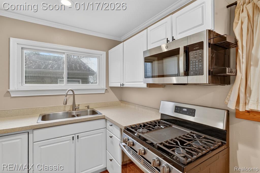 7346 S Shaker Drive, Waterford, MI 48327 — Photo 11