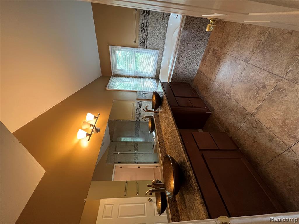 45475 Irvine Drive, Novi, MI — Photo 17