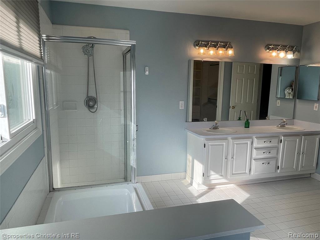 852 Linden Way, Auburn Hills, MI 48326 — Photo 32