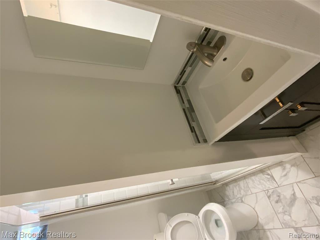 5715 SUNNYCREST Drive, West Bloomfield, MI 48323 — Photo 20