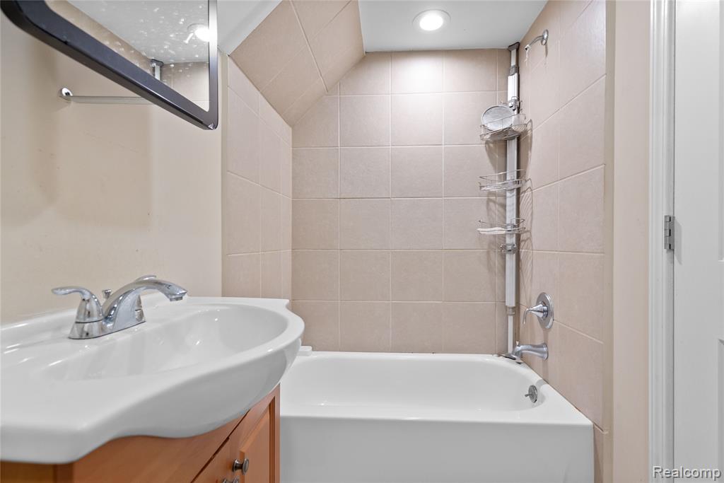4168 Kingston Street, Dearborn Heights, MI 48125 — Photo 18