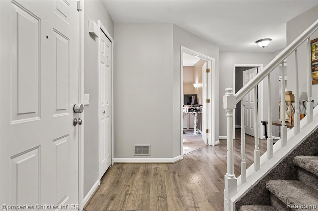 921 River Valley Drive, Lake Orion, MI 48362 — Photo 13