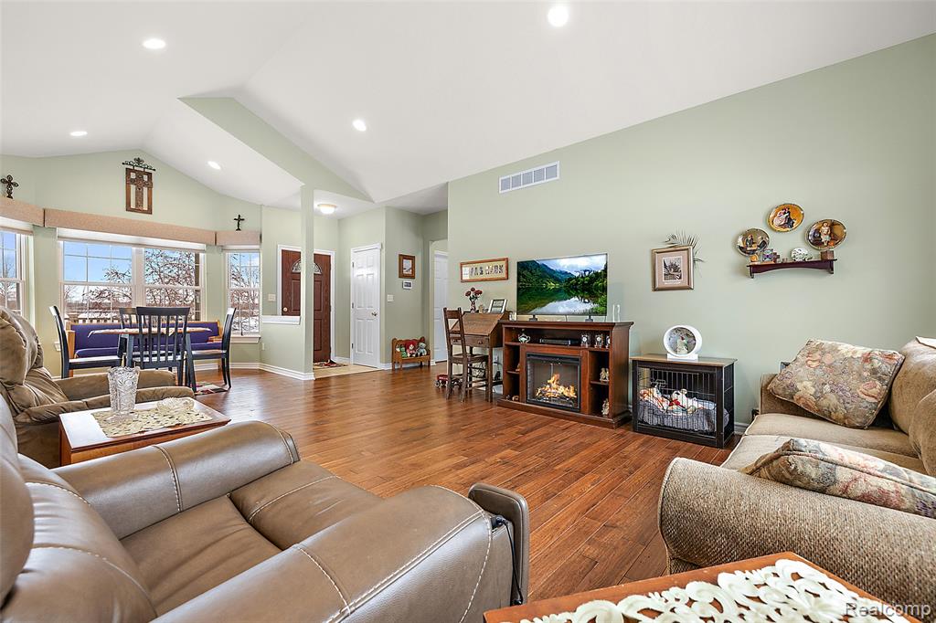 6140 BROOKHAVEN Drive, Imlay City, MI 48444 — Photo 3