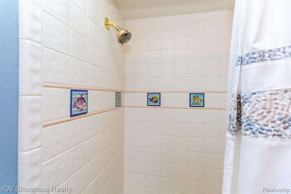 7339 ELLINGROVE Drive, White Lake, MI 48383 — Photo 35