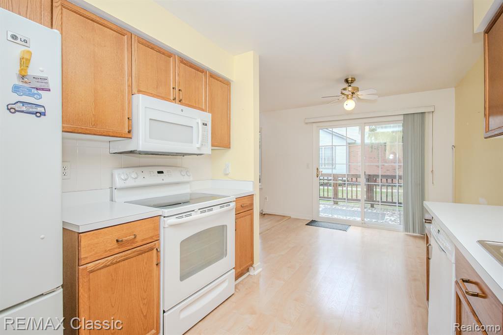 514 WINWOOD Circle, Walled Lake, MI 48390 — Photo 9