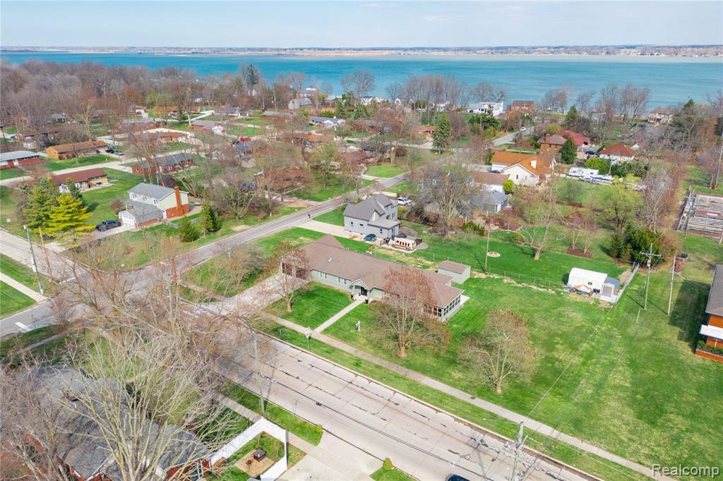 21527 Parke Lane, Grosse Ile, MI 48138 — Photo 43