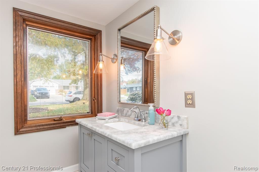 9117 Sussex Street, White Lake, MI — Photo 21