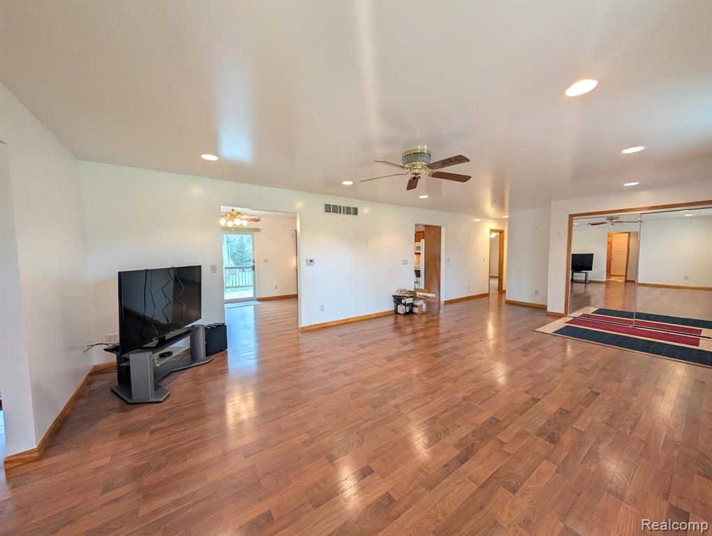 6185 N Vassar Road, Flint, MI 48506 — Photo 4