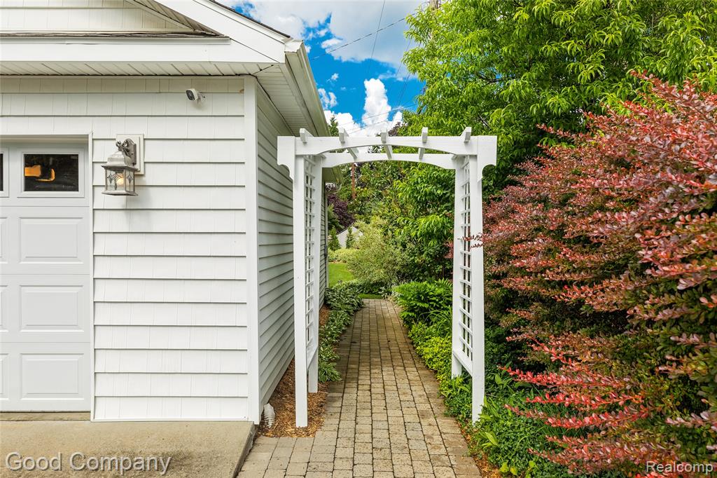32291 Verona Circle, Beverly Hills, MI 48025 — Photo 52