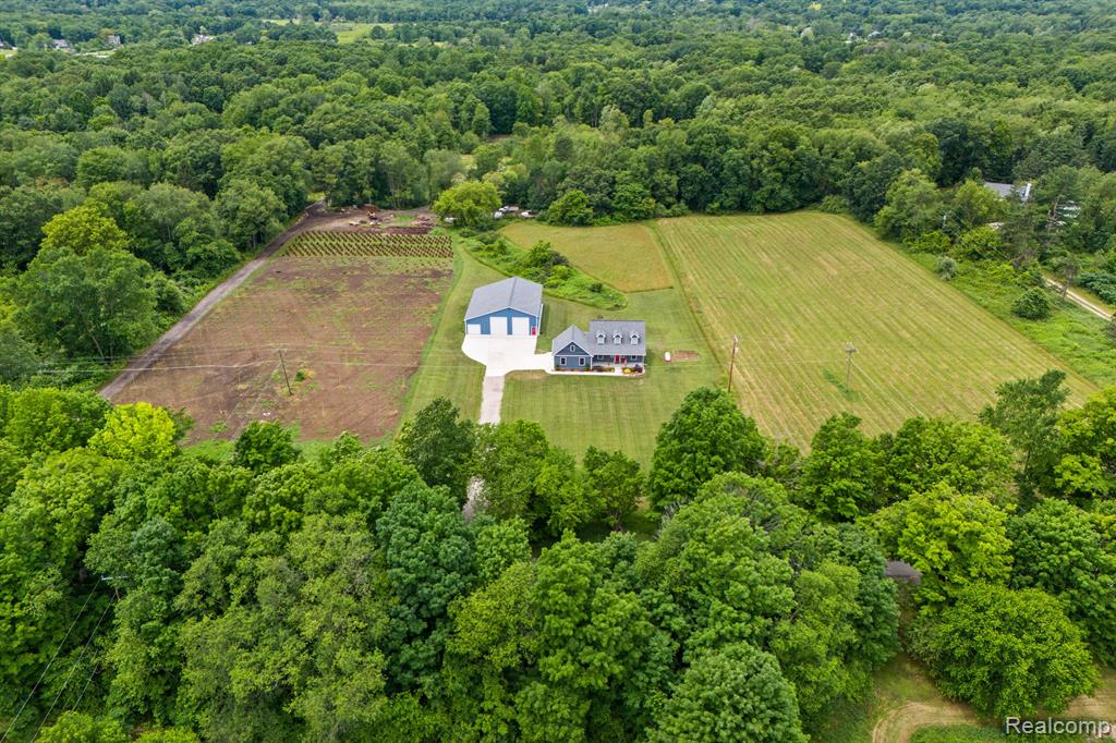 4711 Fenton Road, Hartland, MI 48353 — Photo 38