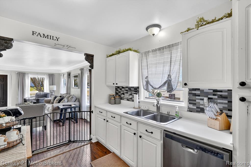 5501 Potter Road, Flint, MI 48506 — Photo 12