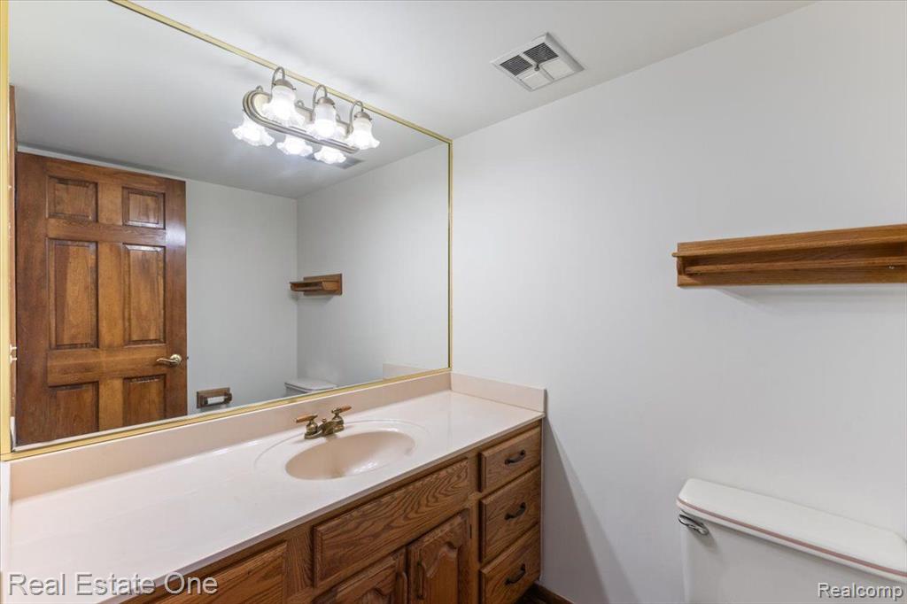 1649 BRENTWOOD Drive, 140, Troy, MI 48098 — Photo 4