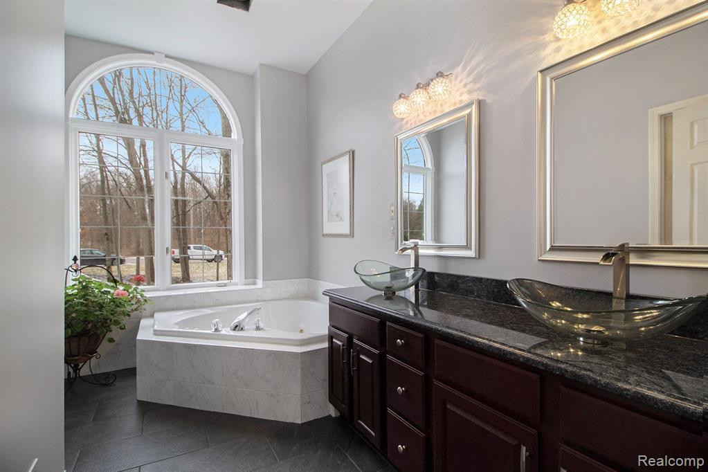 4859 WINDSWEPT Drive, Milford, MI 48380 — Photo 18