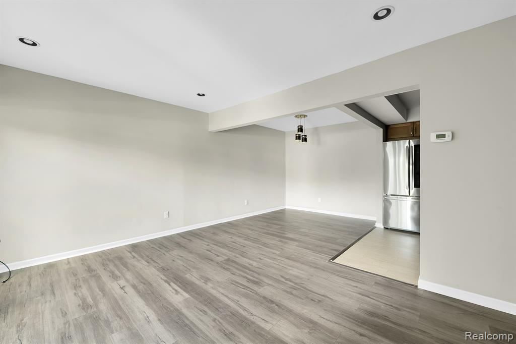 8232 KARAM Boulevard, 4, Warren, MI 48093 — Photo 10