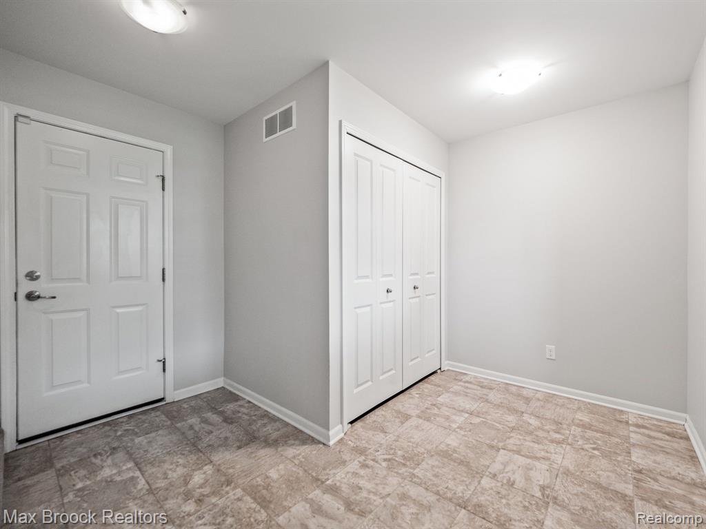 3154 Johanna Ware W, Wixom, MI 48393 — Photo 16