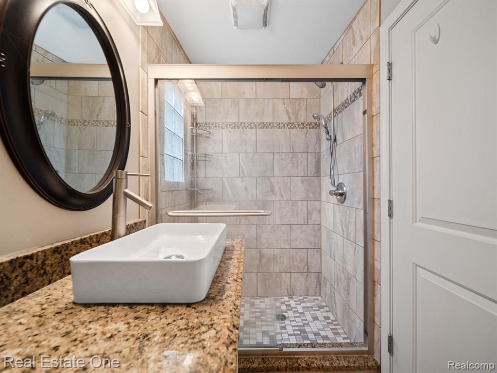 5130 EDGELAKE Drive, Pinckney, MI 48169 — Photo 7