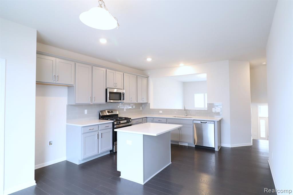 49575 LANTERN Way, Canton, MI 48188 — Photo 10