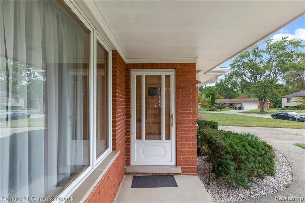 5987 CAMPUS Drive, Dearborn Heights, MI 48127 — Photo 4