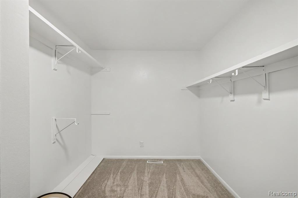2056 Walden Court, Flint, MI 48532 — Photo 16
