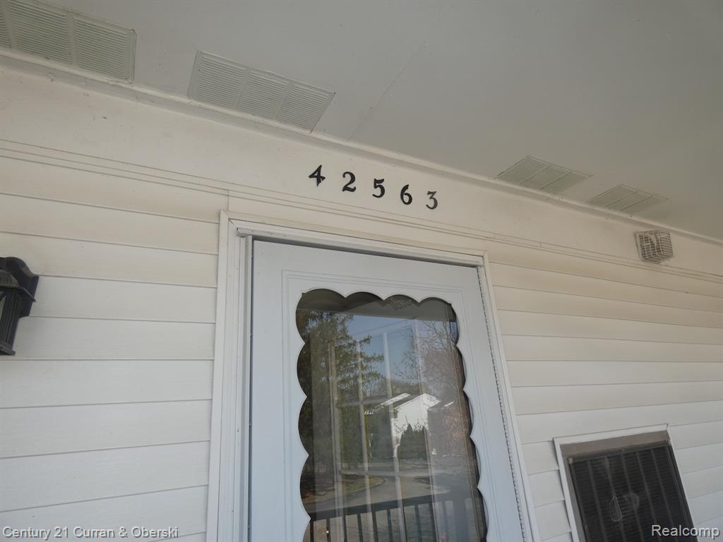 42563 PLYMOUTH HOLLOW Drive, Plymouth, MI 48170 — Photo 2