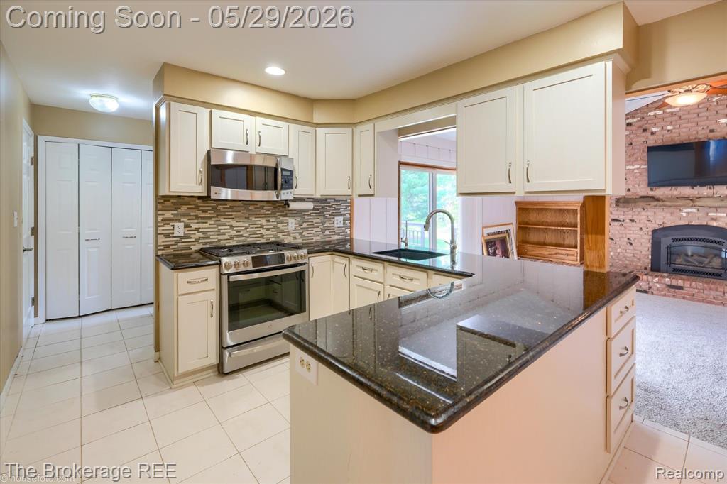 6933 Hubbard Hills Drive, Clarkston, MI 48348 — Photo 45