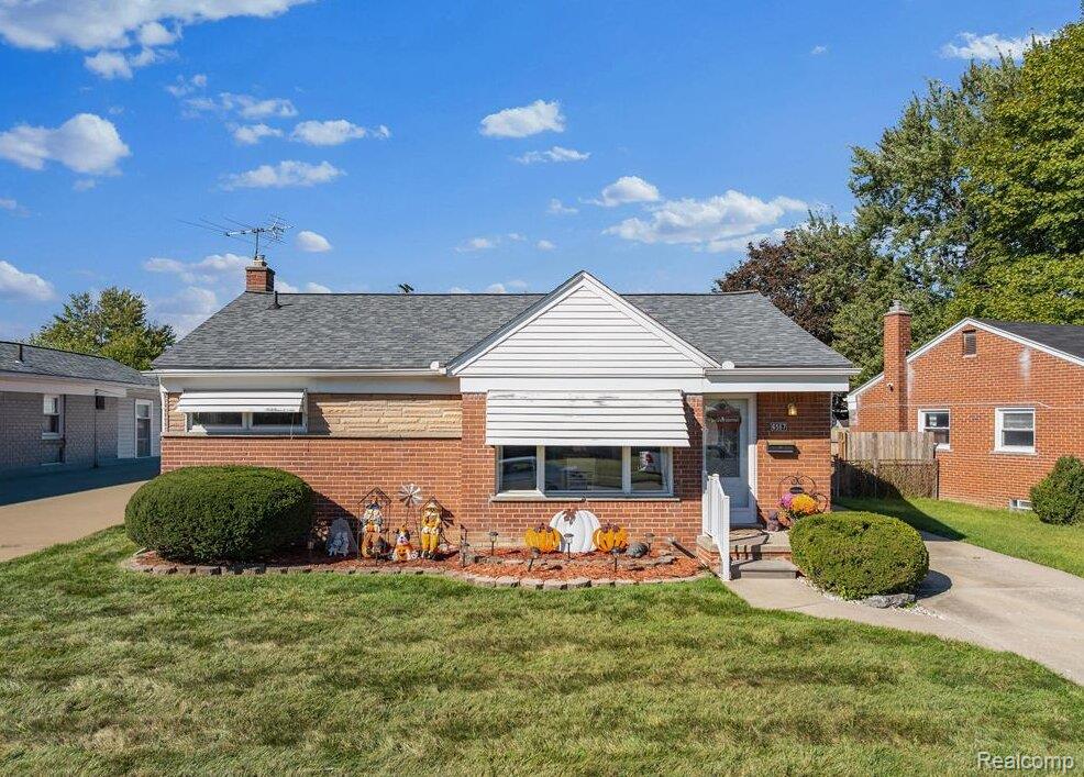 6567 Sterling Court, Garden City, MI — front exterior