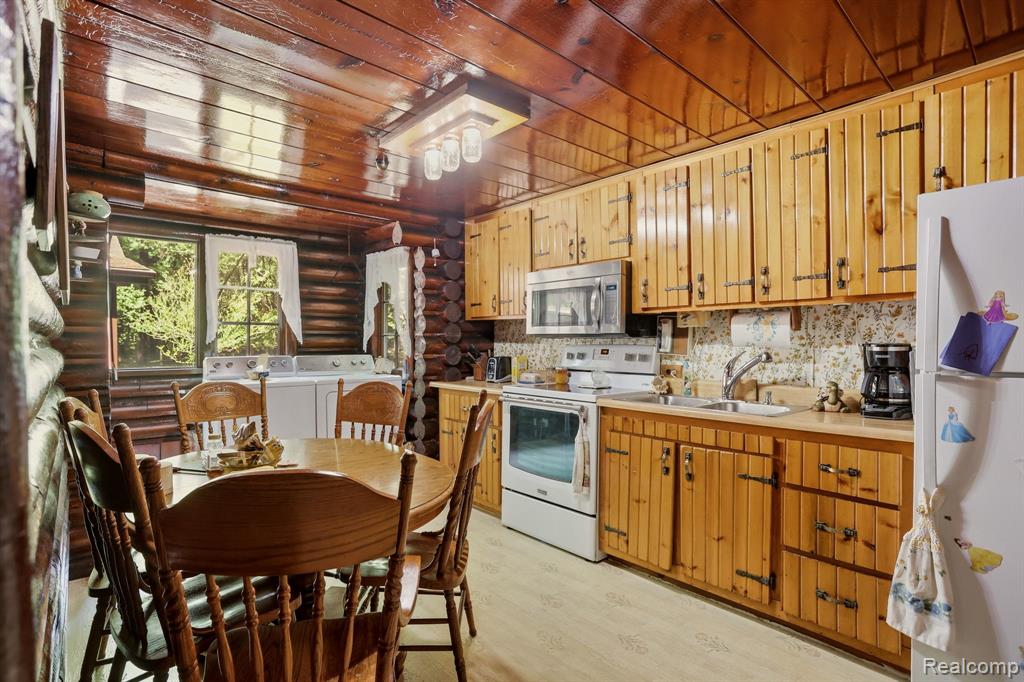 3814 S Towerline Road, Bridgeport, MI 48722 — Photo 18