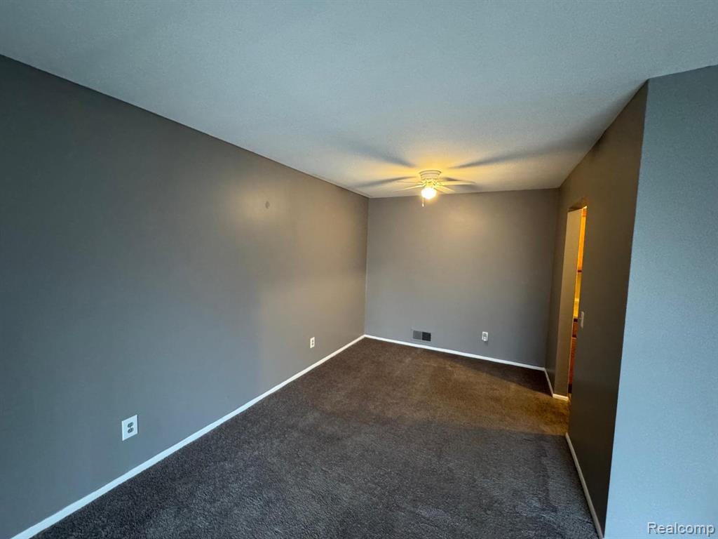 587 E Fox Hills Drive, Bloomfield, MI 48304 — Photo 4