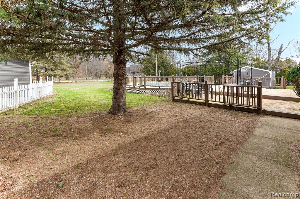 45784 Willis Road, Belleville, MI 48111 — Photo 33