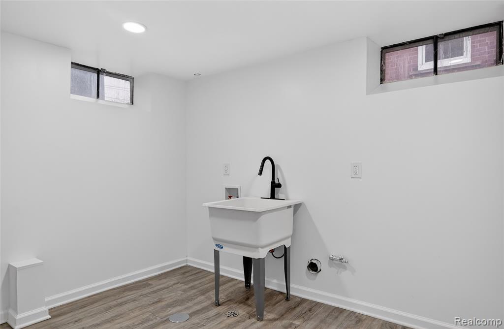 8664 Louise Avenue, Allen Park, MI 48101 — Photo 38