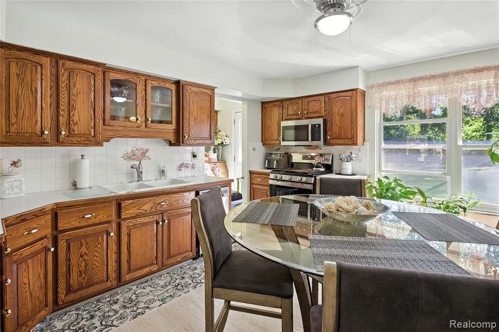 51088 Fairlane Drive, Shelby Twp, MI 48316 — Photo 14