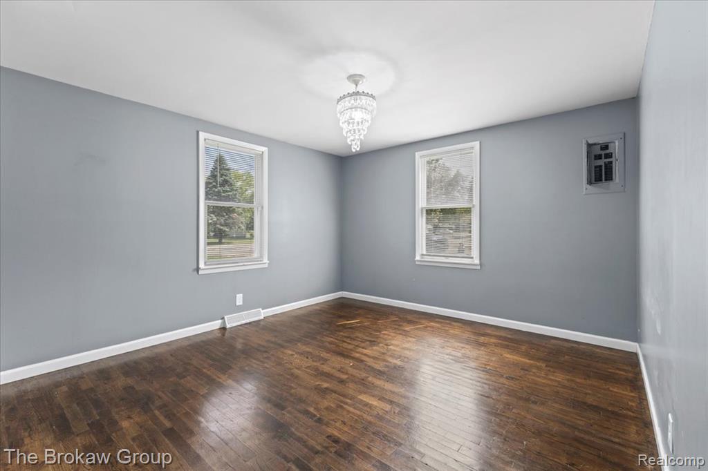 6088 Surrey Lane, Burton, MI 48519 — Photo 17