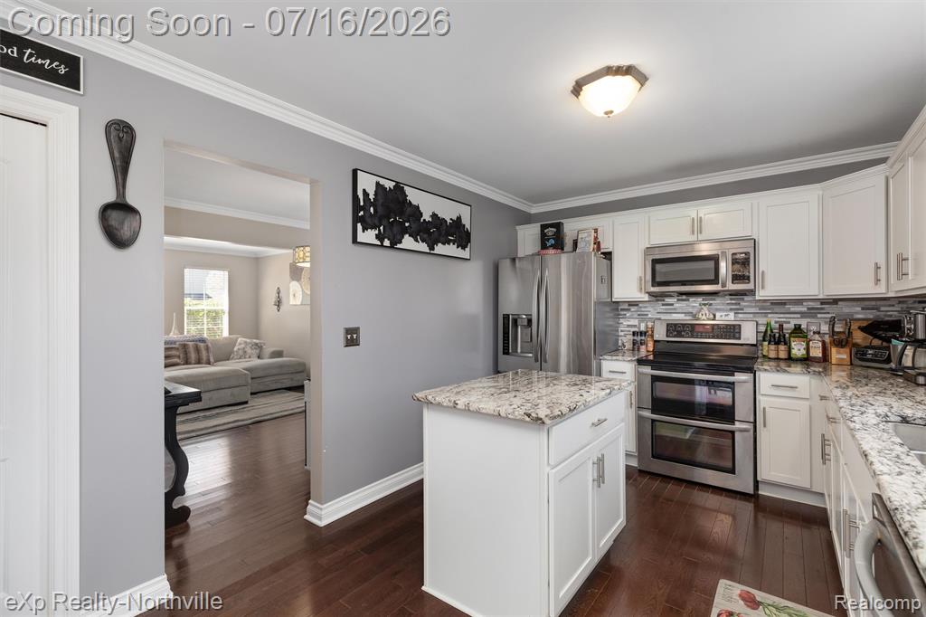 7225 Castell Boulevard, Belleville, MI 48111 — Photo 8