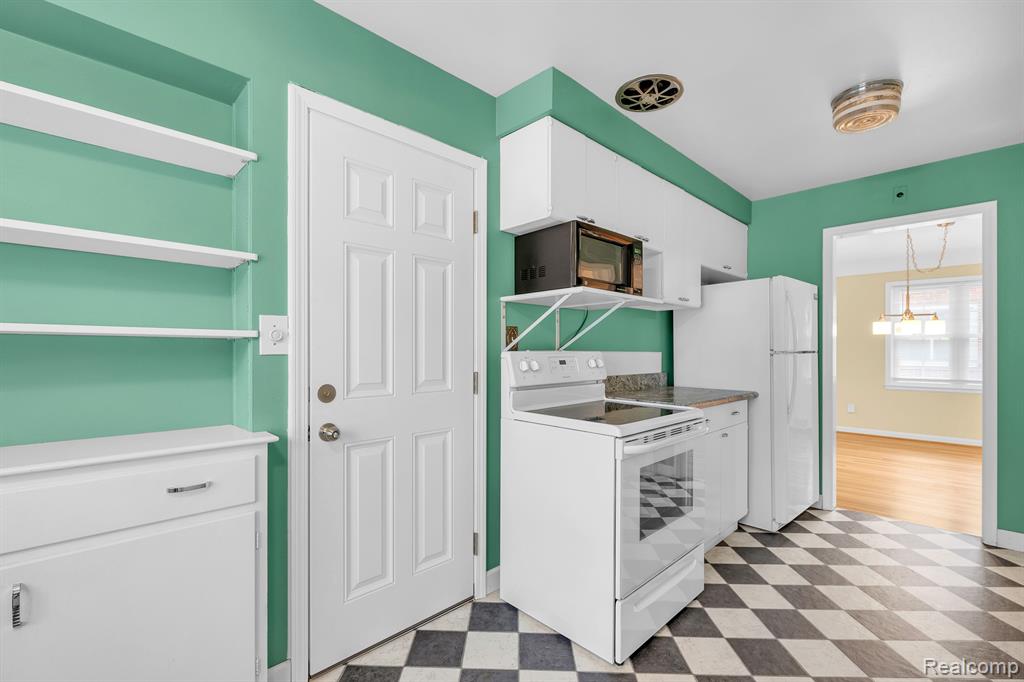 857 HARCOURT Road, Grosse Pointe Park, MI 48230 — Photo 14