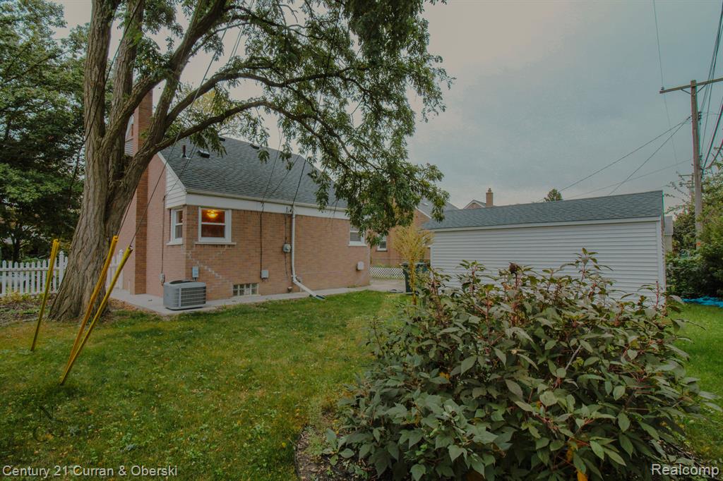 771 FARNHAM Avenue, Lincoln Park, MI 48146 — Photo 11