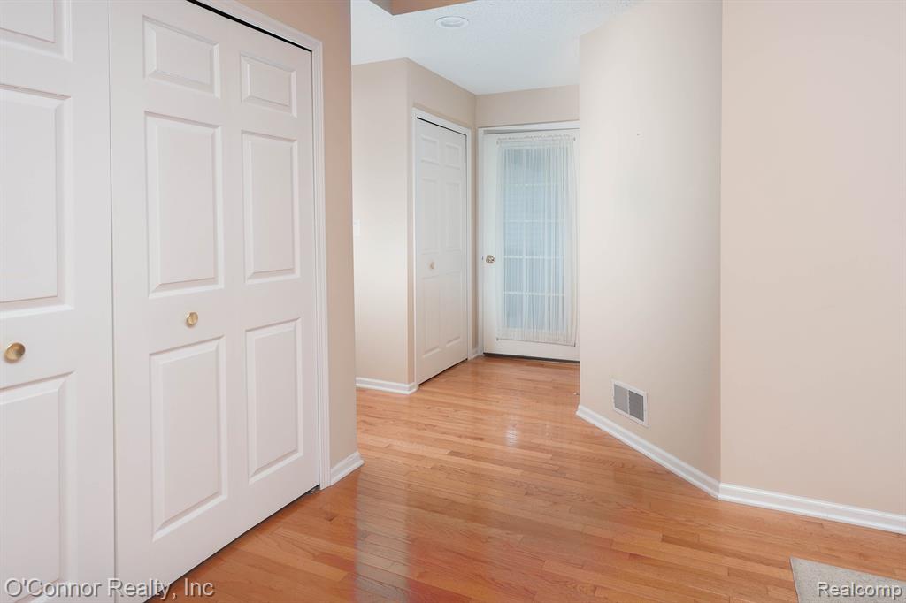 804 Crystal Lane, Marysville, MI 48040 — Photo 4