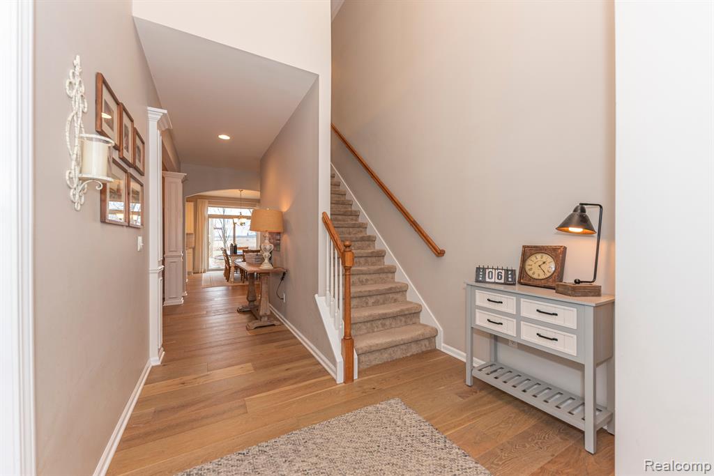 806 LAKE WOODS Drive, Canton, MI 48188 — Photo 5