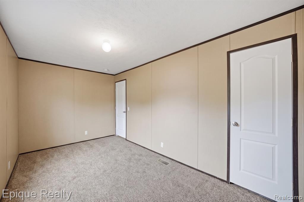 48580 Pineview Drive, Shelby Twp, MI 48317 — Photo 19