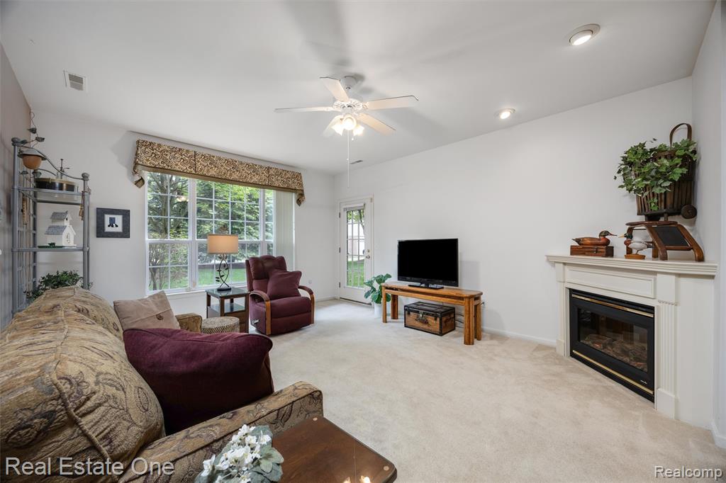 4104 Chesapeake Circle, Walled Lake, MI 48390 — Photo 4