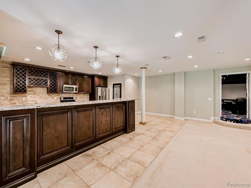 5570 HAMPSHIRE Drive, West Bloomfield, MI — Photo 60