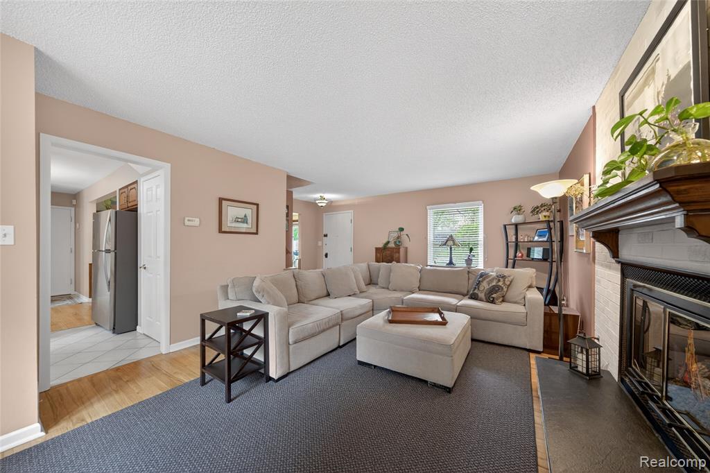 3560 Beach Road, Troy, MI 48084 — Photo 9
