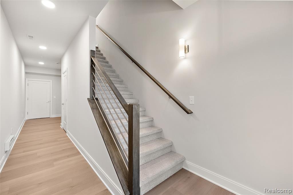 460 Mystic Cove Lane, Lake Orion, MI 48362 — Photo 2