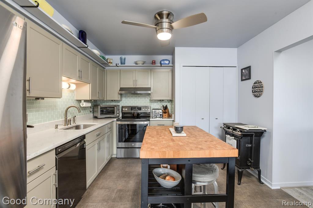 617 ASHLEY Circle, Rochester Hills, MI 48307 — Photo 10