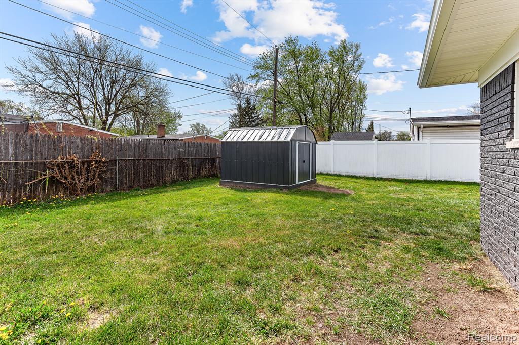 451 DARWIN Street, Westland, MI 48186 — Photo 11