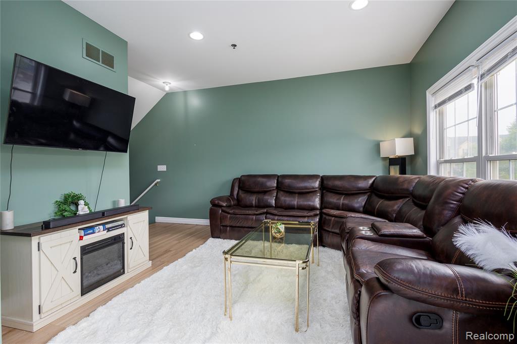 1569 E Lakeview Lane, Canton, MI 48187 — Photo 11