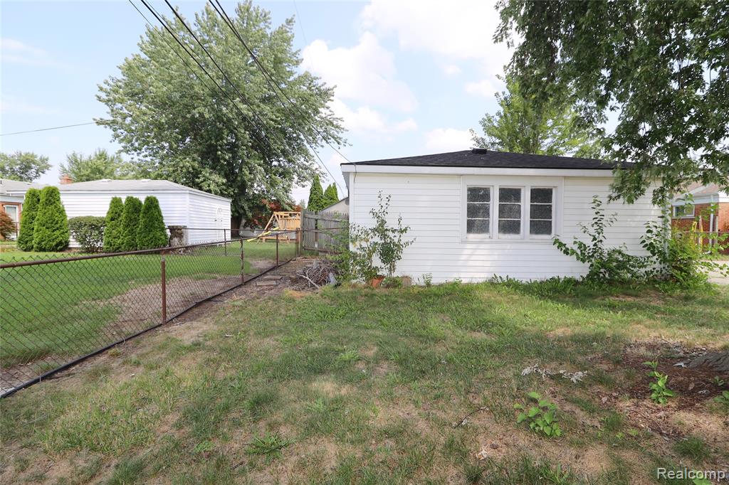 8555 Berwyn, Dearborn Heights, MI 48127 — Photo 6